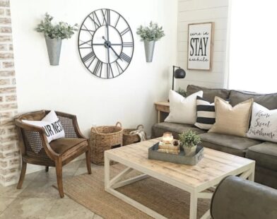 How to decorate tiny living room