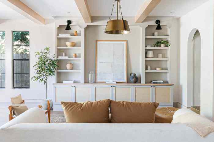 How to decorate built in living room shelves