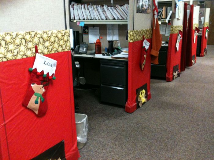 How to decorate office christmas