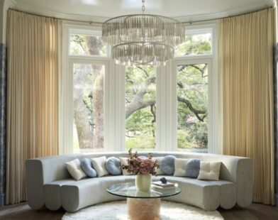 How to decorate a room with high ceilings